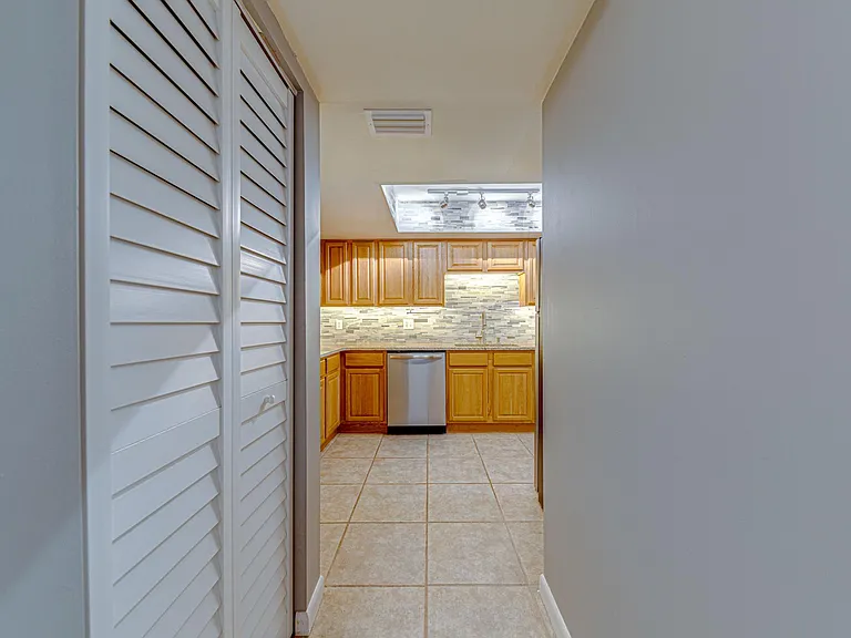 1241 Saint Andrews Dr — Photo 7