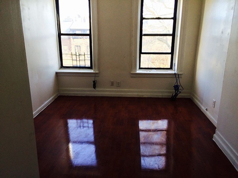 2nd image of 833 Lafayette Ave