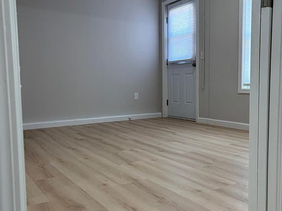 4th image of 217 Beverly St
