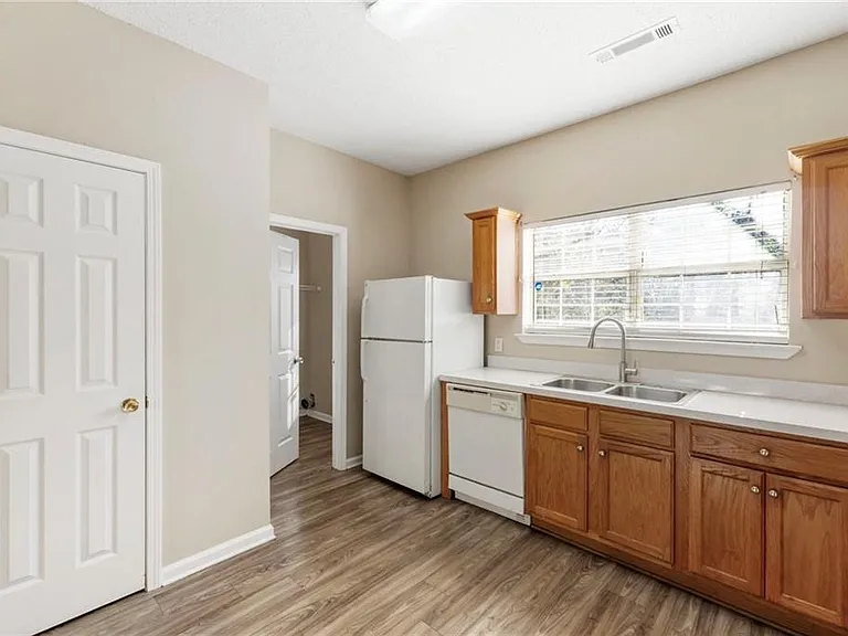 6750 Sunset Hills Blvd — Photo 14