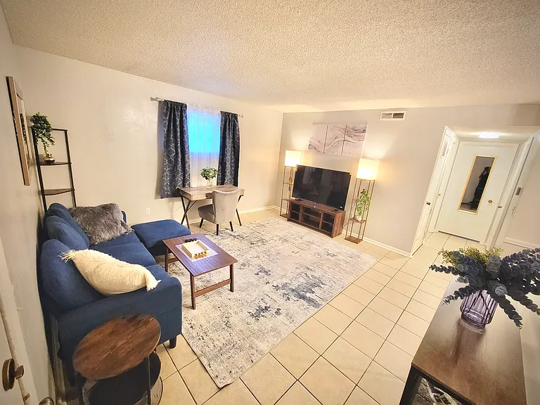 507 W Westview St #5 — Photo 20
