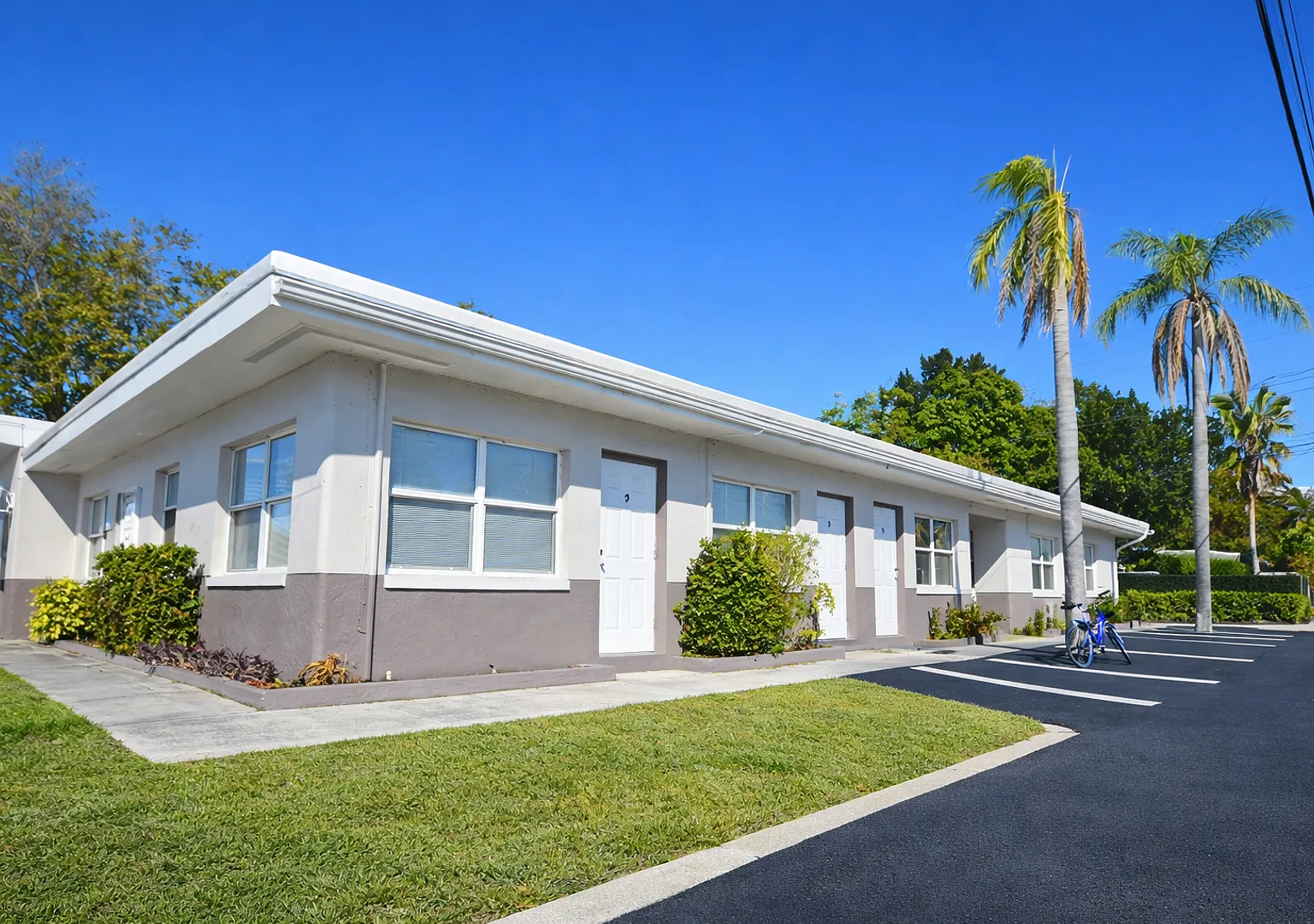 Ruby Apartments- Sabal — Photo 1