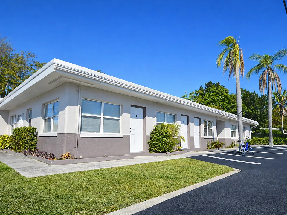 Ruby Apartments- Sabal