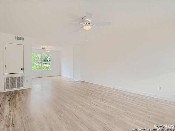 5th image of 719 SW 38TH ST