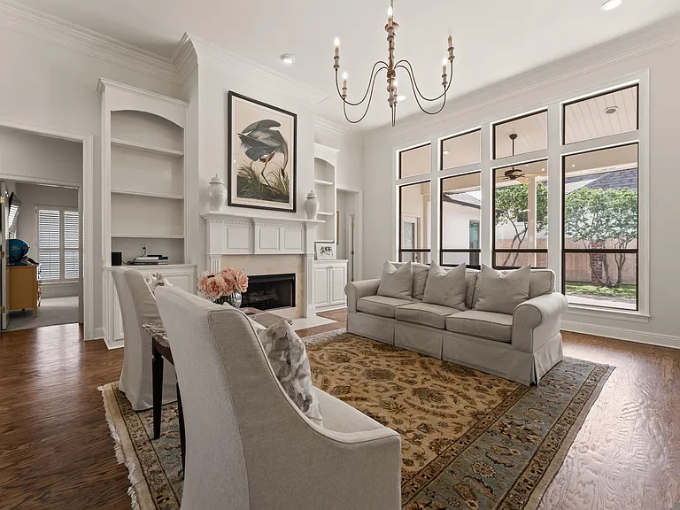 228 E Greens Dr — Photo 2