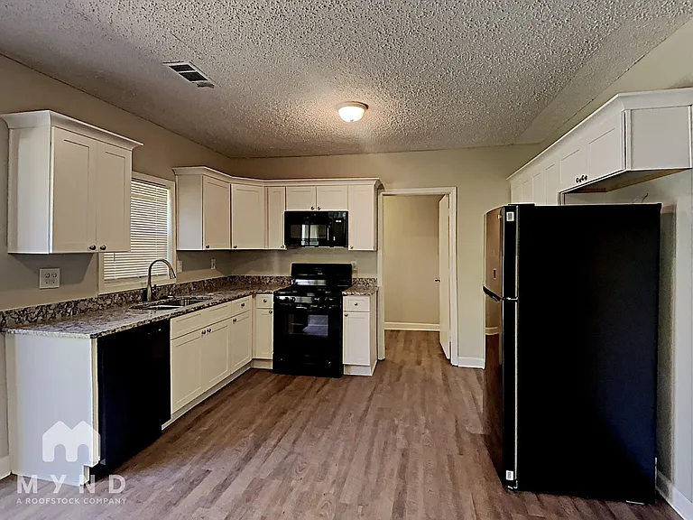 5924 Sutton Dr — Photo 3