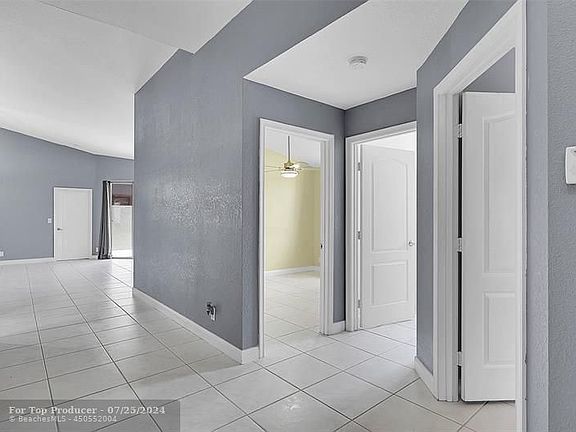 5th image of 9677 Boca Gardens Cir N APT D