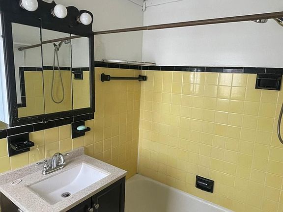 4th image of 7300 Byron Ave APT 16