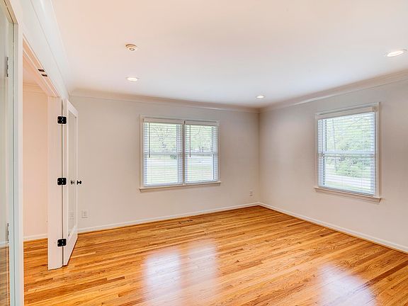 4th image of 212 Wellington Dr