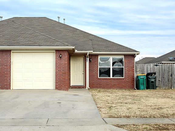 2nd image of 208 E Southern Trace Dr