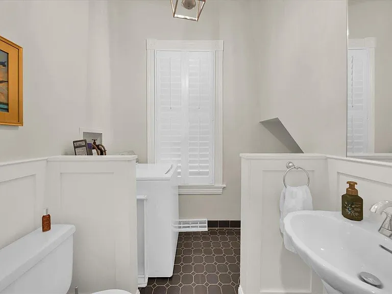 1527 Floyd Ave — Photo 16