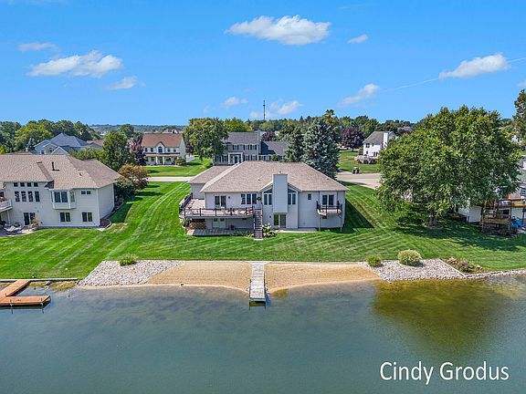2nd image of 968 Mid Bluff Dr