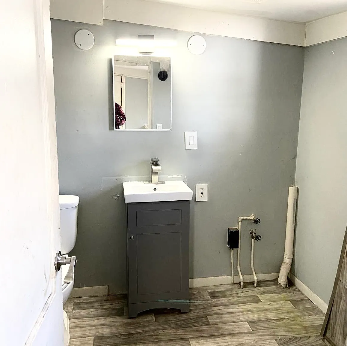 Beautiful Renovated Home w/ Yard & Garage — Photo 4