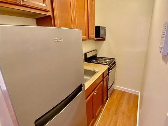5th image of 797 Lexington Ave APT 4F