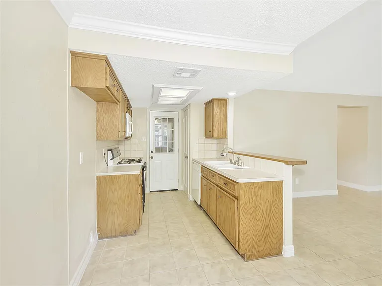 2311 Lemonwood Ln — Photo 9