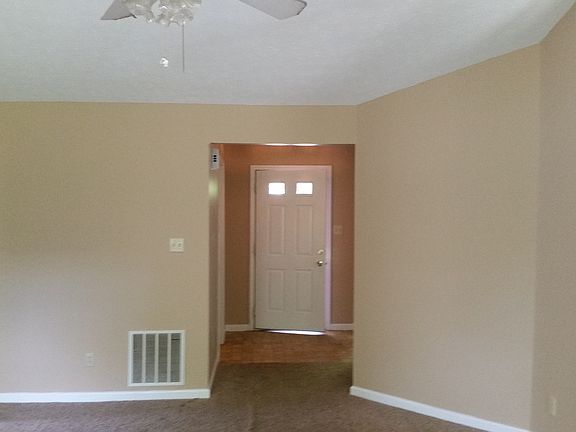 4th image of 951 Charleston Ct