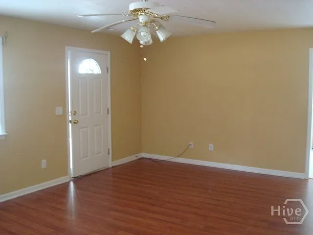3 bed, 1.0 bath, 1350 sqft, $1,500 — Photo 4