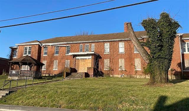 1st image of 921 Randolph Ave