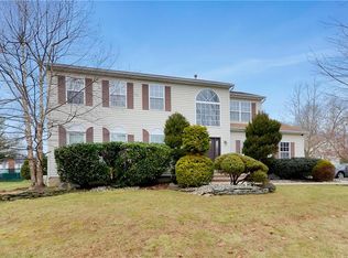 2 Kimberly Ct, Monmouth Junction, NJ 08852