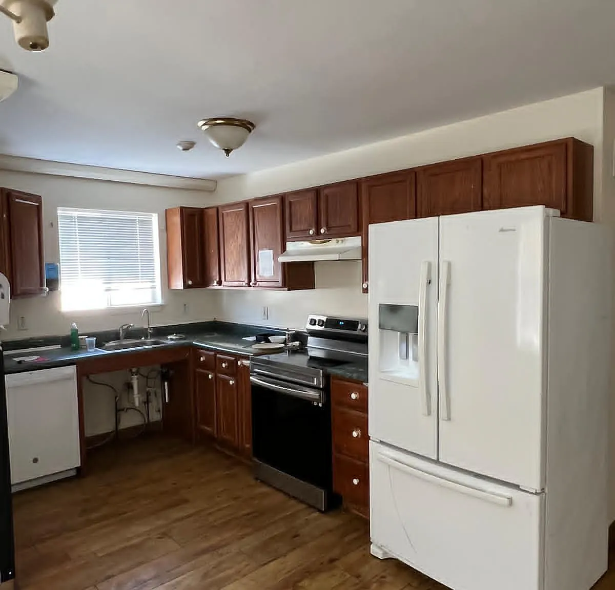 2 bed, 2000 sqft, $1,200 — Photo 2