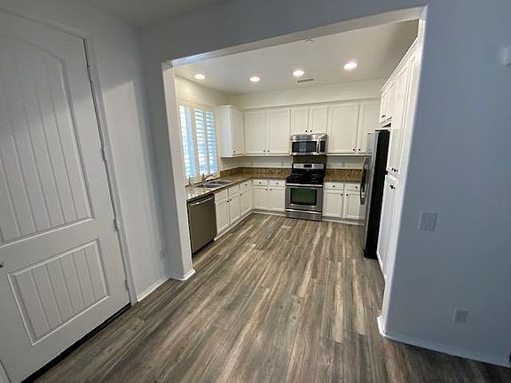 4th image of 27969 Avalon Dr