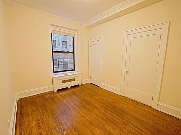 5th image of 1045 Park Ave