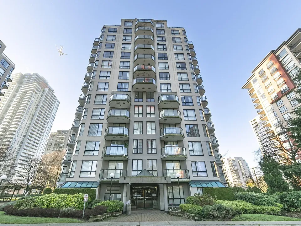838 Agnes St #804
