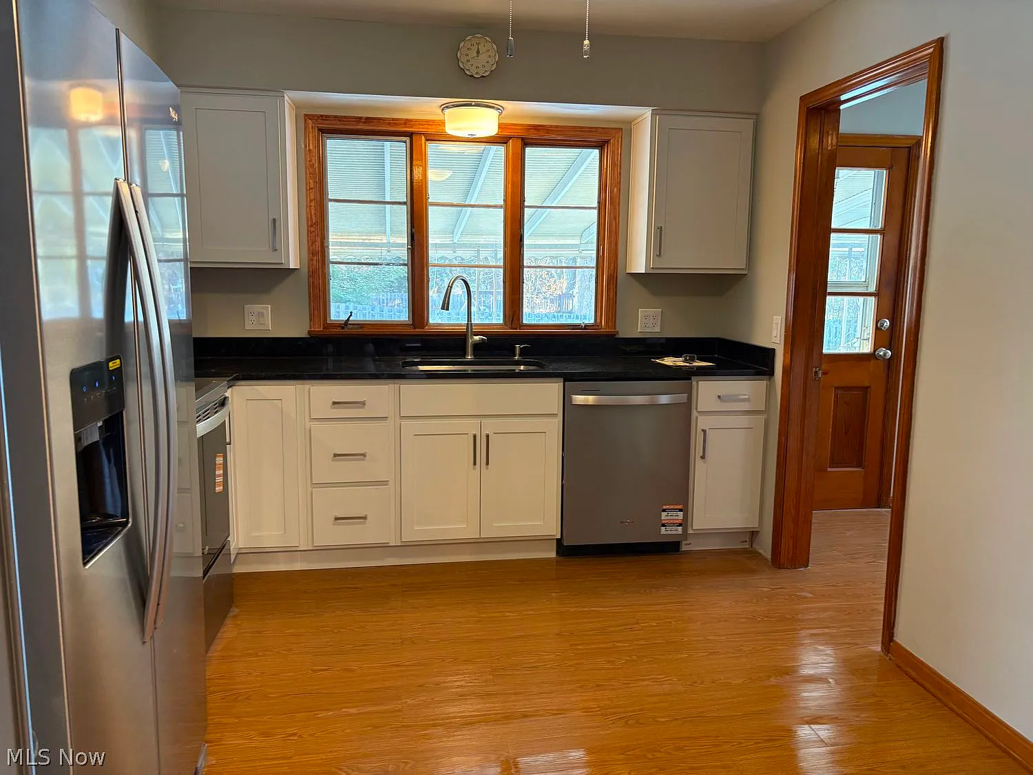 3 bed, 2.0 bath, 1650 sqft, $2,400 — Photo 2