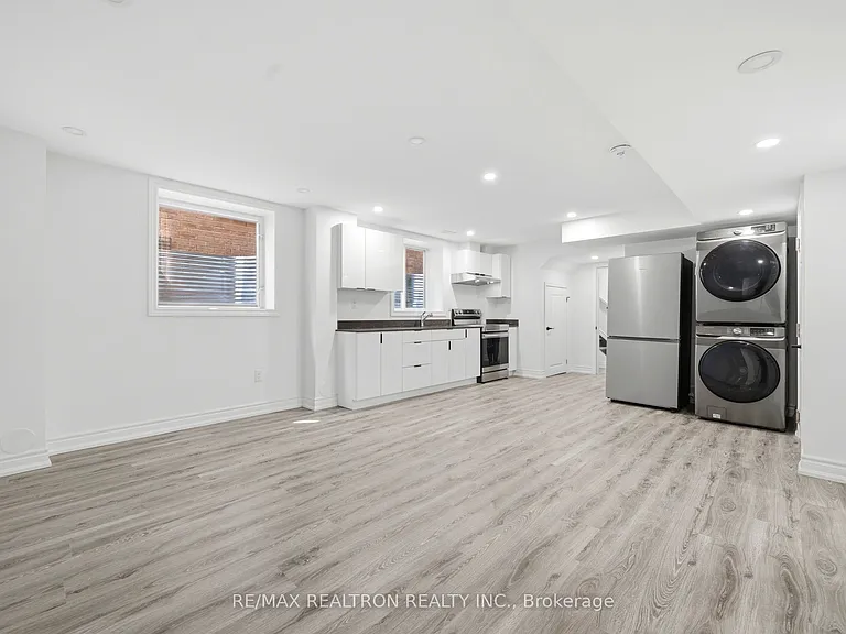 55 Bartram Cres #B — Photo 7