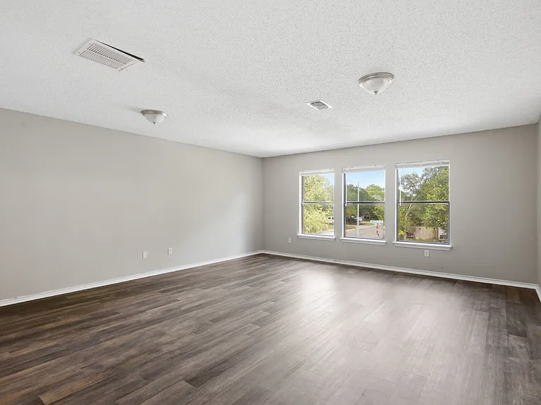 7900 Rosenberry Dr — Photo 6