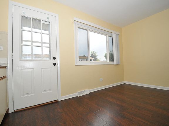 5th image of 260 Station Dr