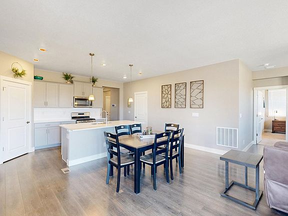 2nd image of 903 Rollins Den Dr