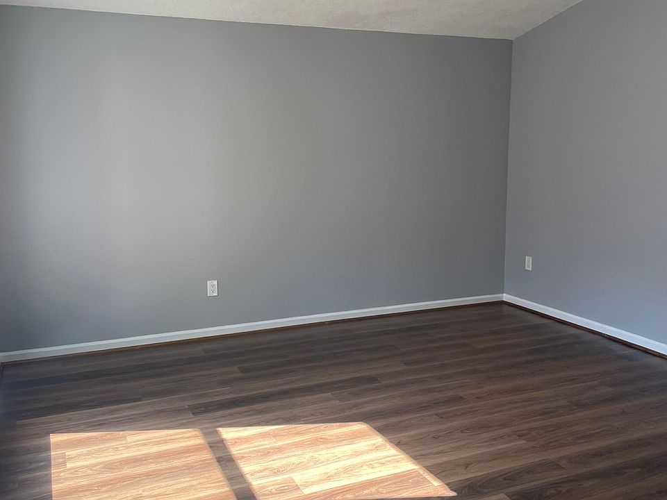 1st image of 930 Kyle Ave NE #930