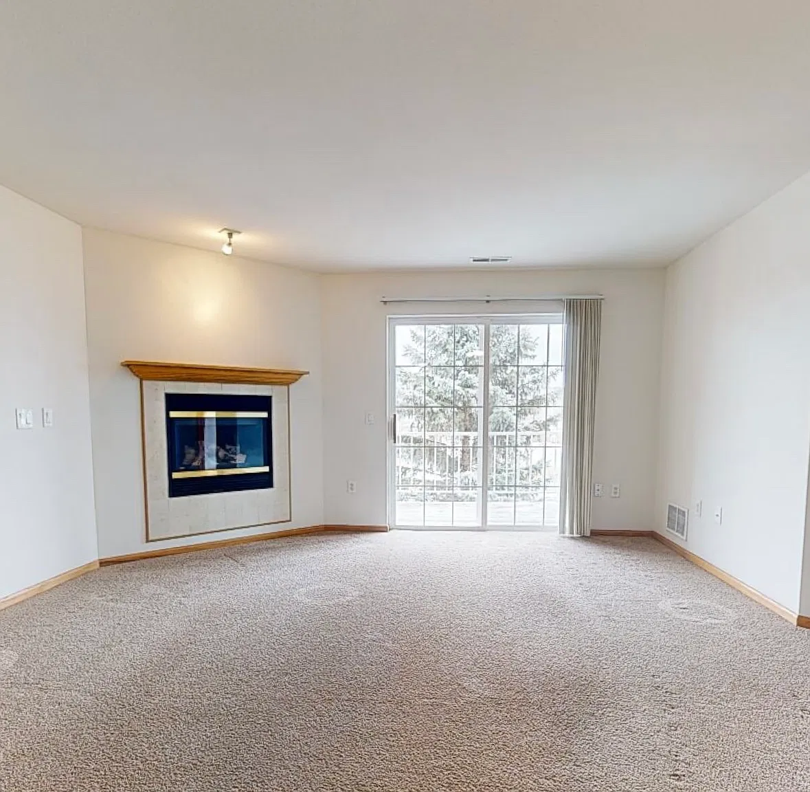 3 bed, 1581 sqft, $2,350 — Photo 2