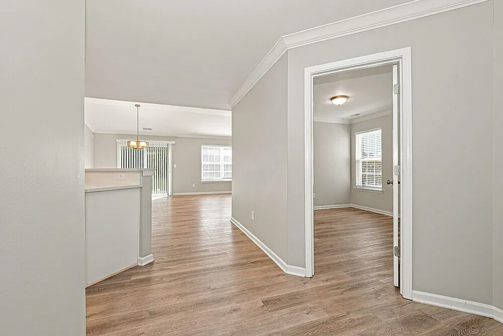 3 bed, 2.0 bath, 1425 sqft, $1,910 — Photo 3
