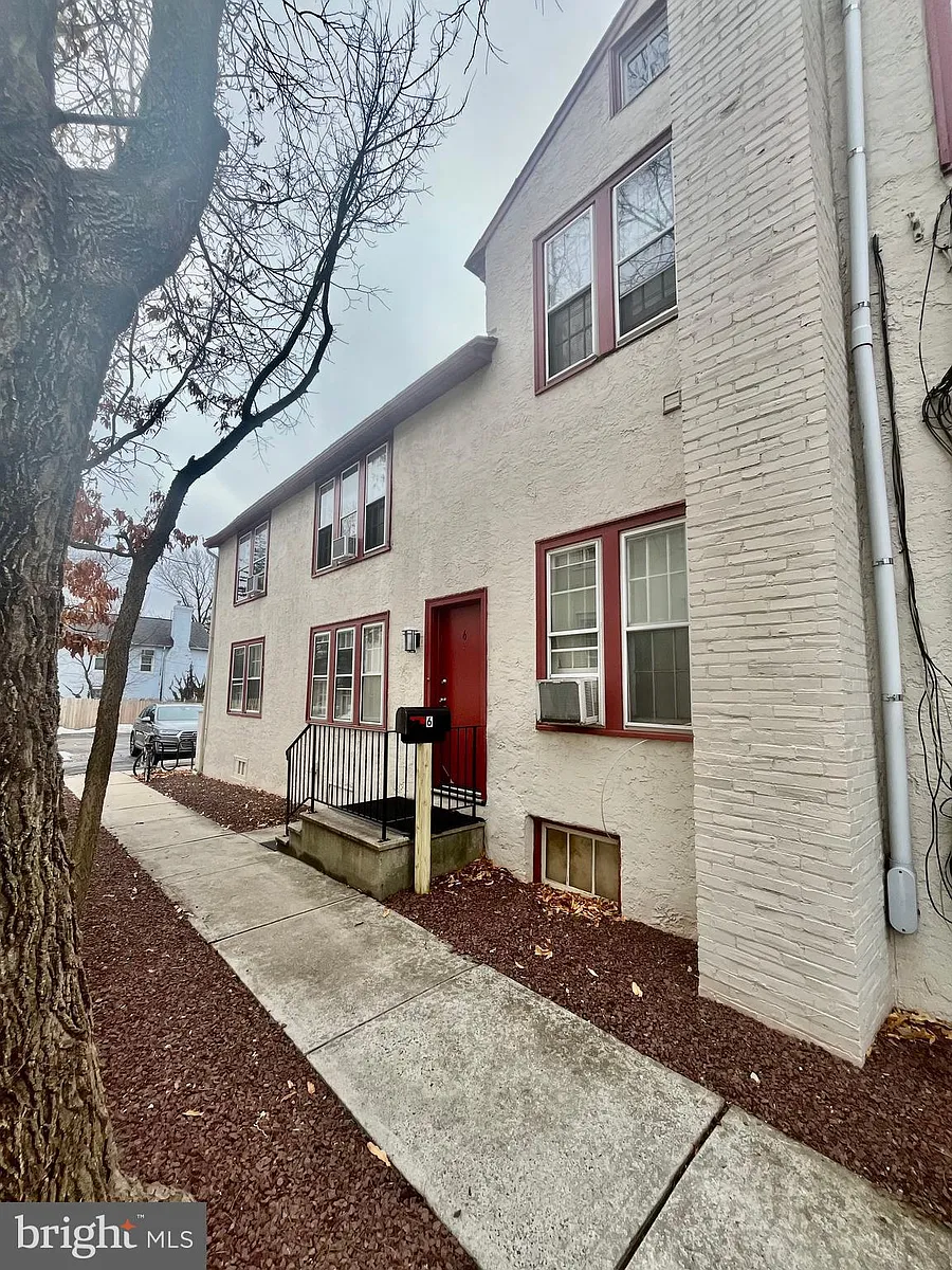 Building Photo - 345 Nassau St #6