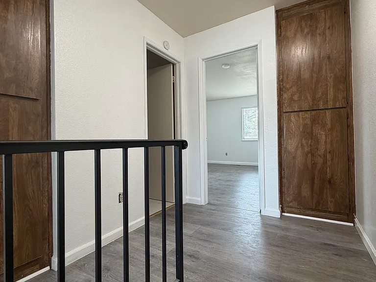 1930 Manor Pl #1 — Photo 12