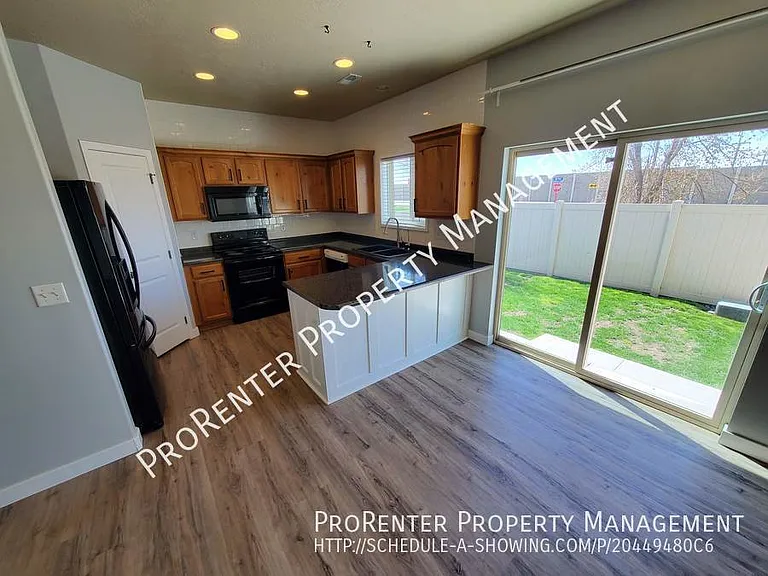 1005 N 740 W — Photo 4