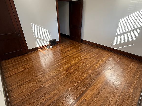 4th image of 3009 Mayfield Dr