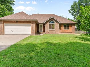 901 Fort Ct, Nixa, MO 65714