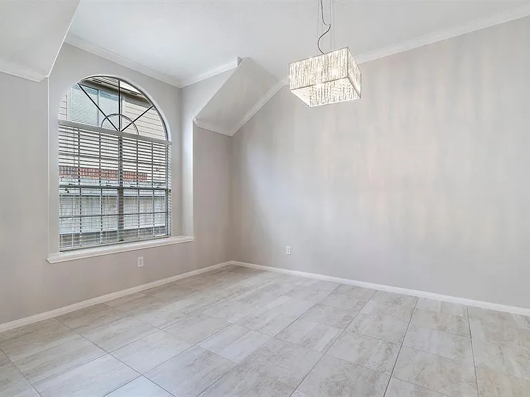 1319 Castlemist Dr — Photo 10