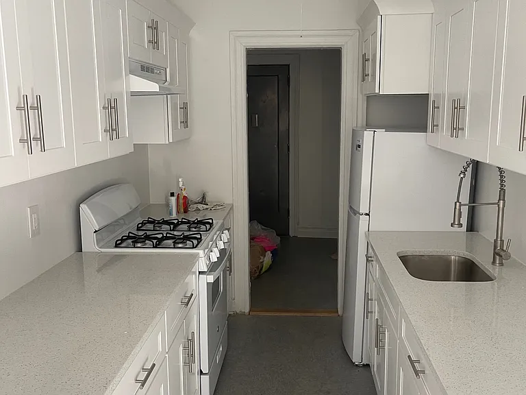 4011 Kings Hwy #8W — Photo 1