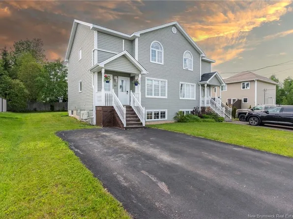 21 Naples Dr, Moncton, NB E1G 0Y1