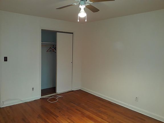 5th image of 2922 Hering Ave