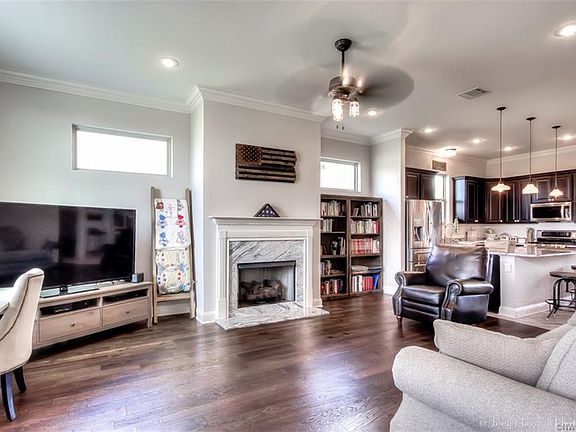 3rd image of 1019 Maize St