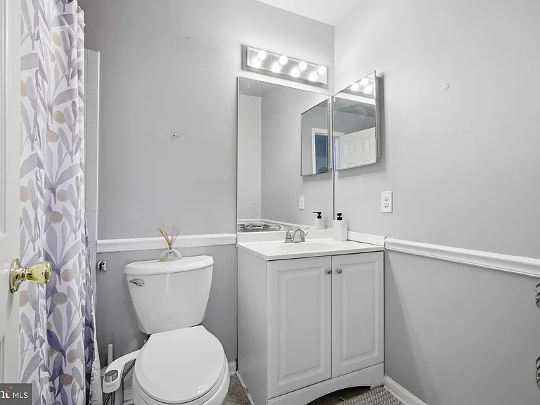 8664 Pohick Forest Ct — Photo 33