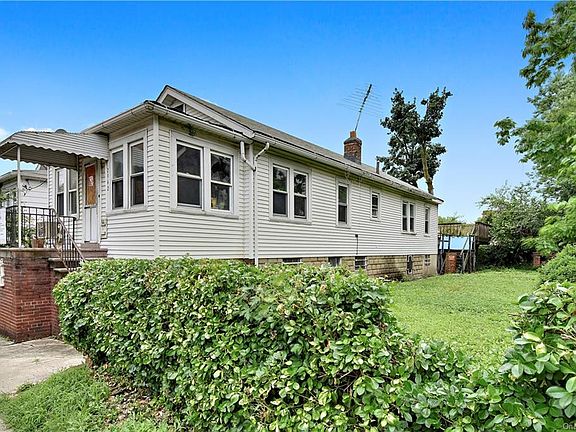 2nd image of 2942 Radcliff Ave