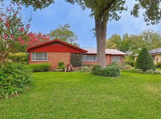 2239 Santa Cruz Dr, Dallas, TX 75227