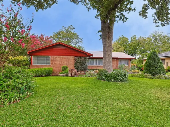 2239 Santa Cruz Dr, Dallas, TX 75227
