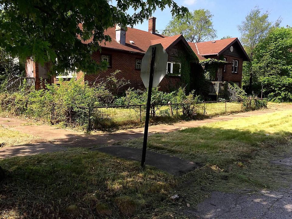 2nd image of 2105 W 10th Pl